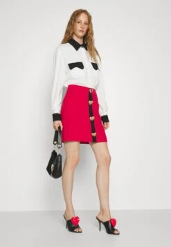 MOSCHINO Punk Buttons - Minifalda - Fantasy Print Red 11 MOSCHINO Punk Buttons - Minifalda - Fantasy Print Red -OXMO Ventas 07e4903dc232461c8f86e432f851bcee