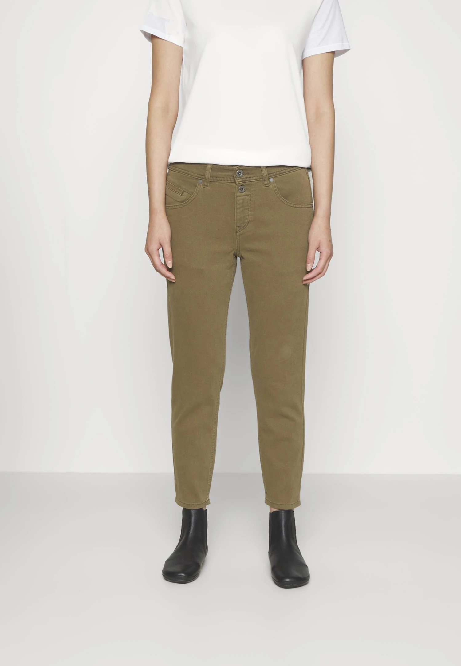 Marc O'Polo Trouser Boyfriend Fit Cropped Length - Vaqueros Slim Fit - Forest Floor 5 Marc O'Polo Trouser Boyfriend Fit Cropped Length - Vaqueros Slim Fit - Forest Floor - Imagen 3