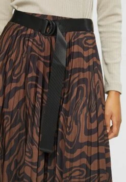 ESPRIT Falda Acampanada - Black -OXMO Ventas 23edd726c24e487fbfb8f8e53efe8fc6