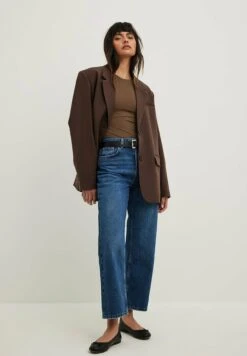 NA-KD Hochgeschnittene Cropped - Vaqueros Rectos - Mid Blue 7 NA-KD Hochgeschnittene Cropped - Vaqueros Rectos - Mid Blue -OXMO Ventas 24ad93727de845aeb608d20a4f854602