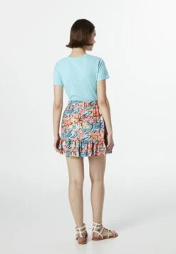 Twist Short With Ruffles - Minifalda - Orange -OXMO Ventas 26457bb5ef2b4e5e9d884bbfff5cc78e