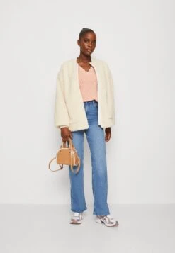 Pieces Pcpeggy Wide Pant - Vaqueros Rectos - Light Blue Denim 9 Pieces Pcpeggy Wide Pant - Vaqueros Rectos - Light Blue Denim -OXMO Ventas 290c355aadff4997844f2d0191069d81