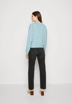 Go Gia Logo Crewneck - Sudadera - London Sky Multi 10 Go Gia Logo Crewneck - Sudadera - London Sky Multi -OXMO Ventas 2bf65092980e47eaa37a2dac9acdab79