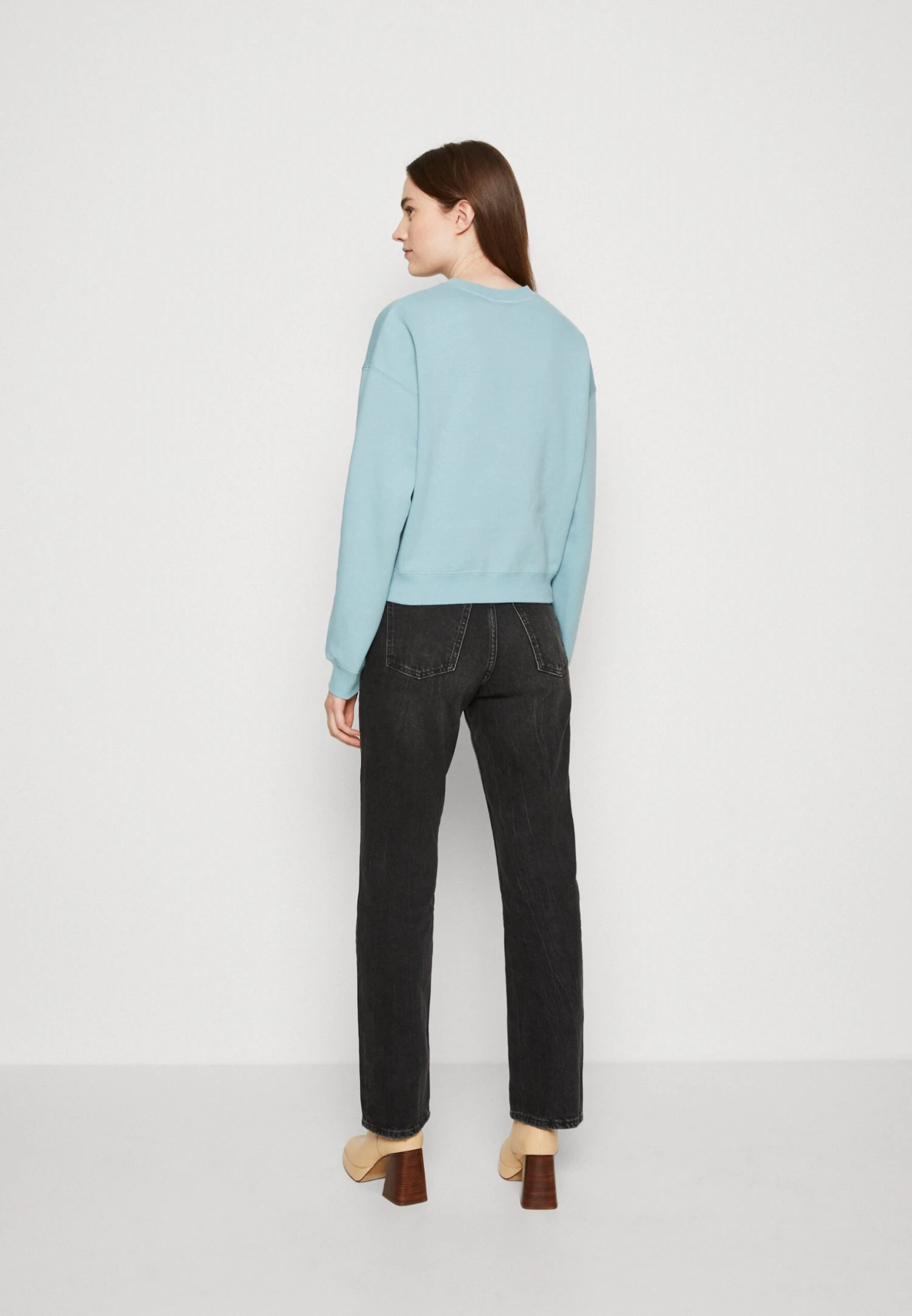 Go Gia Logo Crewneck - Sudadera - London Sky Multi 5 Go Gia Logo Crewneck - Sudadera - London Sky Multi - Imagen 3