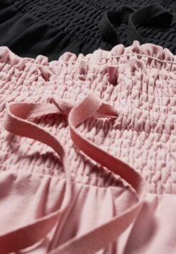 Shorts - Pink 13 Shorts - Pink -OXMO Ventas 2f35d54bd8454d0d9e9eea2618d01075