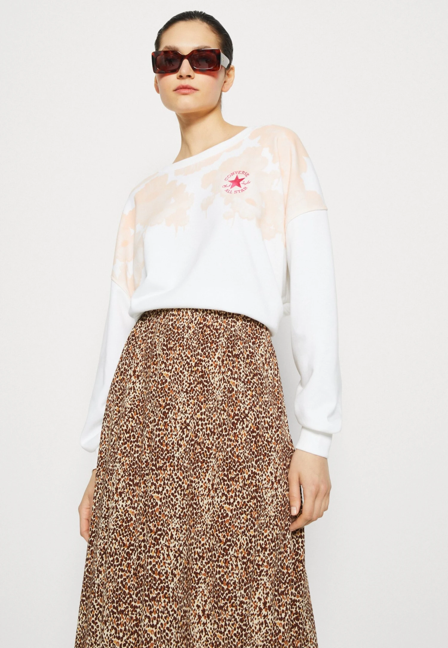 Converse Chuck Taylor Patch French Terry Crew - Sudadera - White 6 Converse Chuck Taylor Patch French Terry Crew - Sudadera - White - Imagen 4