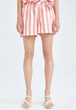 DeFacto Regular Fit - Shorts - Red