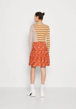 Soaked In Luxury Alannis Skirt - Falda Acampanada - Auburn 10 Soaked In Luxury Alannis Skirt - Falda Acampanada - Auburn -OXMO Ventas 3751a817bb614221b9c43f0cd8ea446b