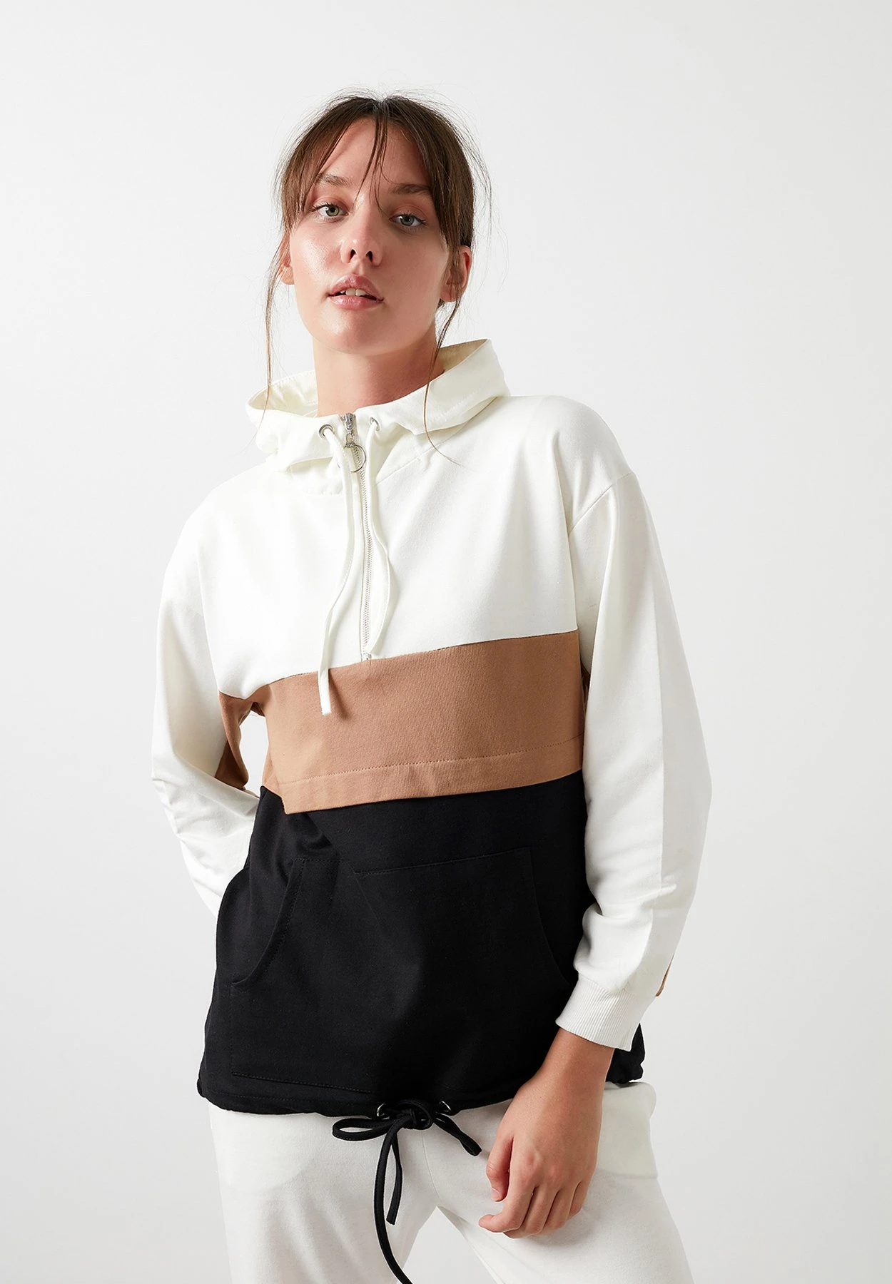 LELA Jersey Con Capucha - Ecru Biscuit Color Black 3 LELA Jersey Con Capucha - Ecru Biscuit Color Black