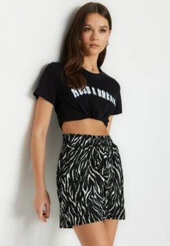 Trendyol Gewoontjes - Shorts - Black -OXMO Ventas 5cba02d4ca3d4e699333b2397125f8f3