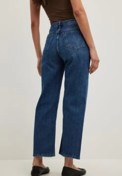 NA-KD Hochgeschnittene Cropped - Vaqueros Rectos - Mid Blue 8 NA-KD Hochgeschnittene Cropped - Vaqueros Rectos - Mid Blue -OXMO Ventas 65663bf88f734264a2c13e33a2e83c2c