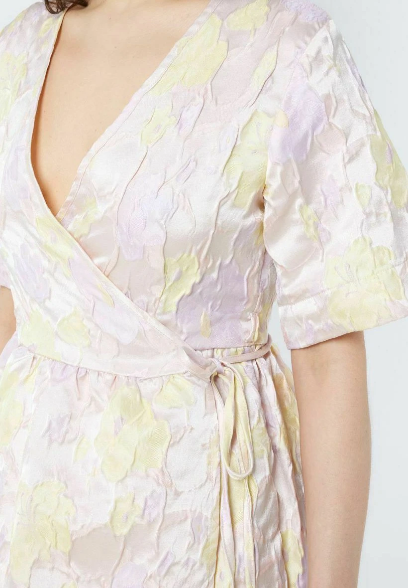 Noisy May Strukturiertes - Vestido Informal - Cherry Blossom 7 Noisy May Strukturiertes - Vestido Informal - Cherry Blossom - Imagen 5