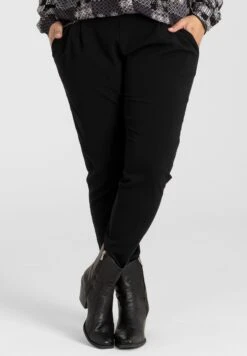 Studio Sally Long - Pantalones - Black