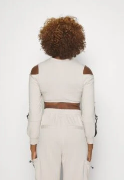 ICANIWILL Stance Cropped Long Sleeve - Sudadera - Beige -OXMO Ventas 89572a1829ae452ba647f5a6ae840c69