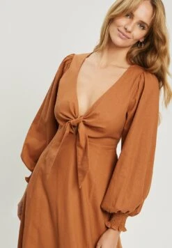 Munroe - Vestido Informal - Tan -OXMO Ventas 9ec89171423a4e258d657b3e752ae34a