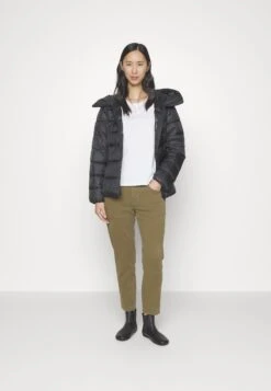 Marc O'Polo Trouser Boyfriend Fit Cropped Length - Vaqueros Slim Fit - Forest Floor 13 Marc O'Polo Trouser Boyfriend Fit Cropped Length - Vaqueros Slim Fit - Forest Floor -OXMO Ventas ab84fb795026444a9f7a7fb01a5699d3