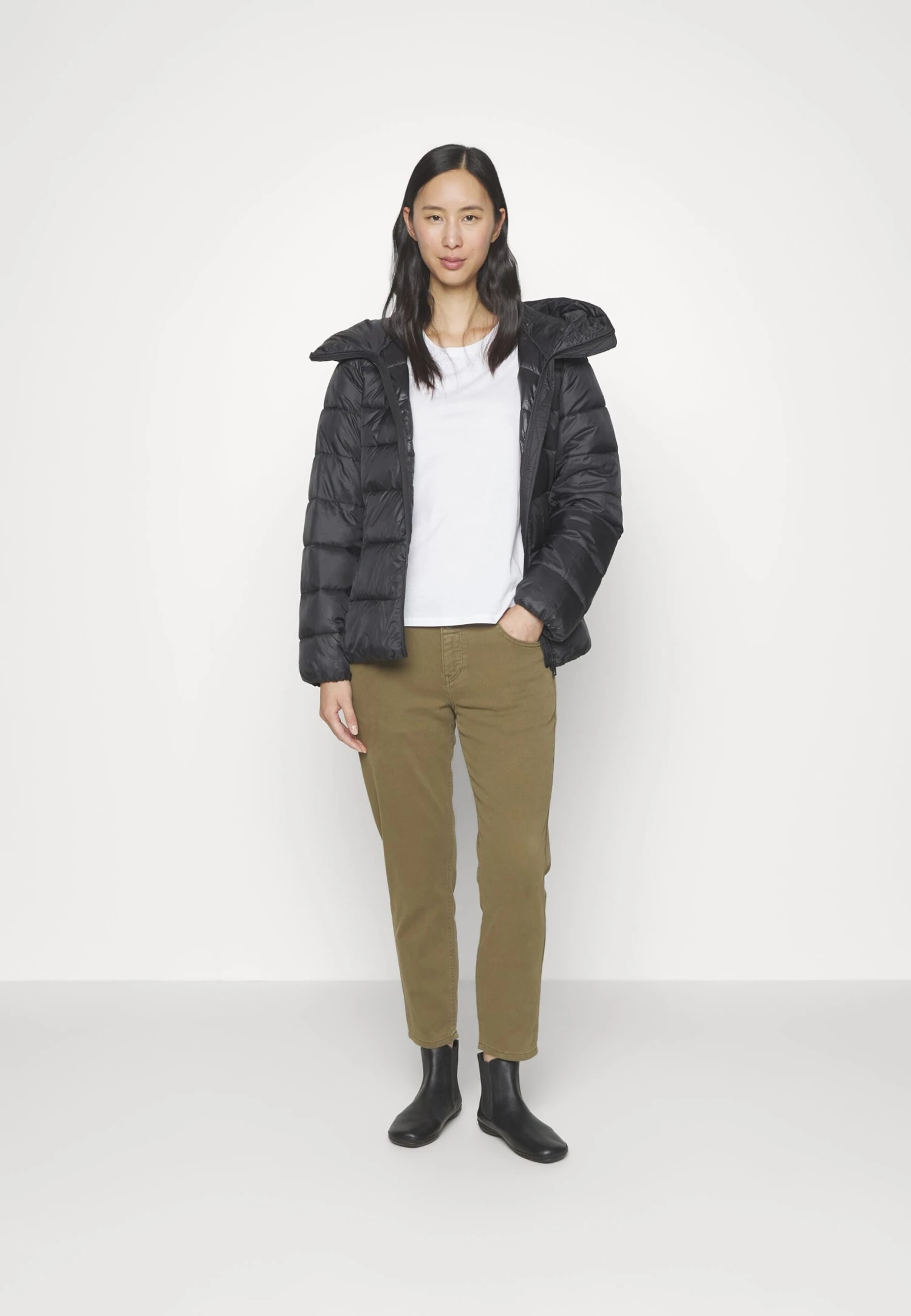 Marc O'Polo Trouser Boyfriend Fit Cropped Length - Vaqueros Slim Fit - Forest Floor 7 Marc O'Polo Trouser Boyfriend Fit Cropped Length - Vaqueros Slim Fit - Forest Floor - Imagen 5