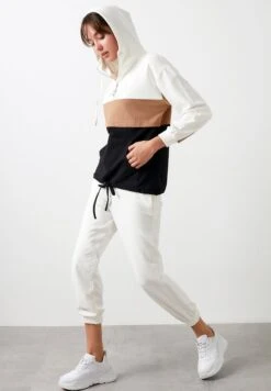 LELA Jersey Con Capucha - Ecru Biscuit Color Black 7 LELA Jersey Con Capucha - Ecru Biscuit Color Black -OXMO Ventas ba1ce1c0133d4967bc16d8ce3edd87c0