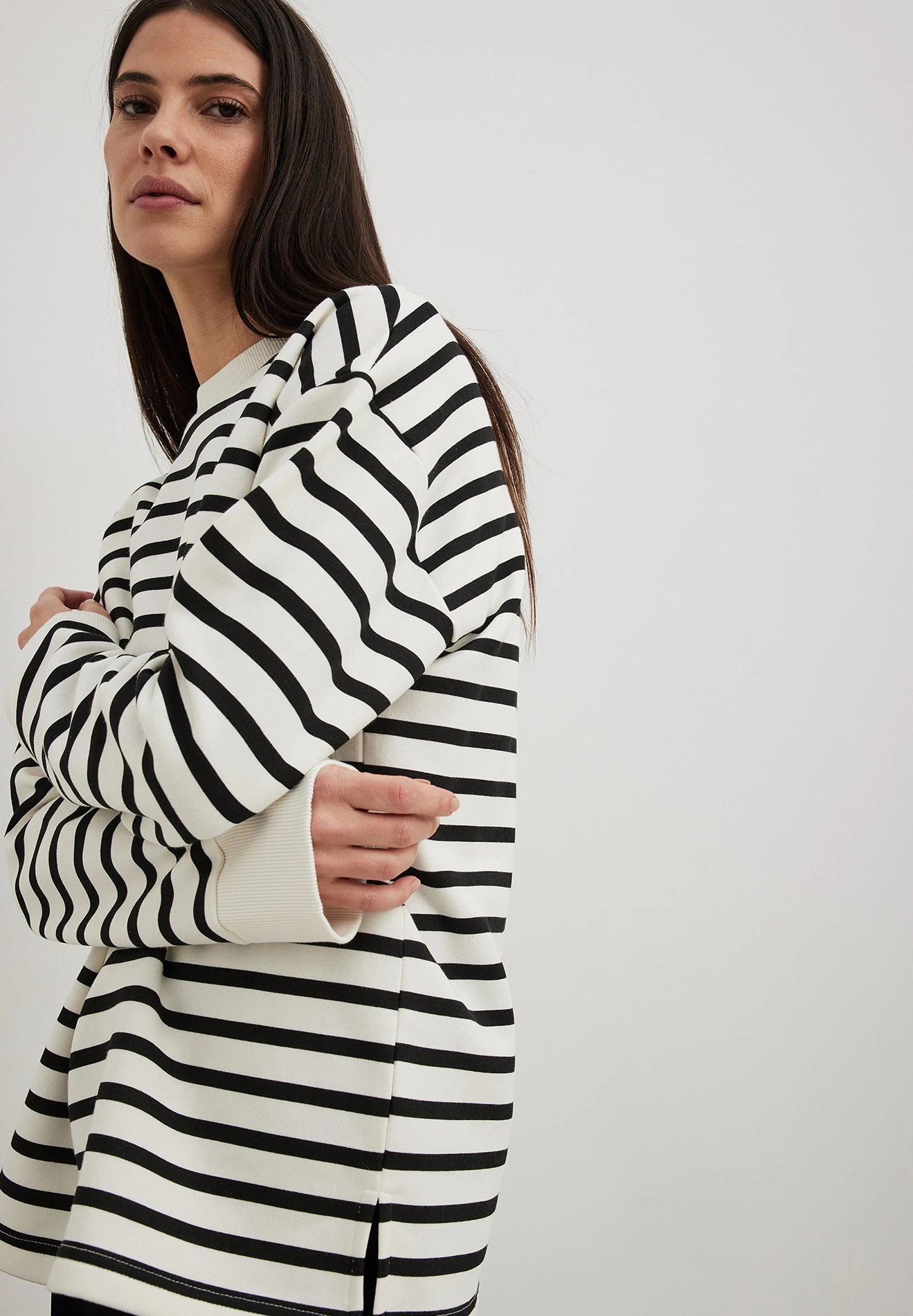 NA-KD Gestreiftes - Sudadera - White Black 6 NA-KD Gestreiftes - Sudadera - White Black - Imagen 4