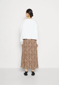 Converse Chuck Taylor Patch French Terry Crew - Sudadera - White 10 Converse Chuck Taylor Patch French Terry Crew - Sudadera - White -OXMO Ventas db4c18b3040242b7baaeb9df0d3a048f