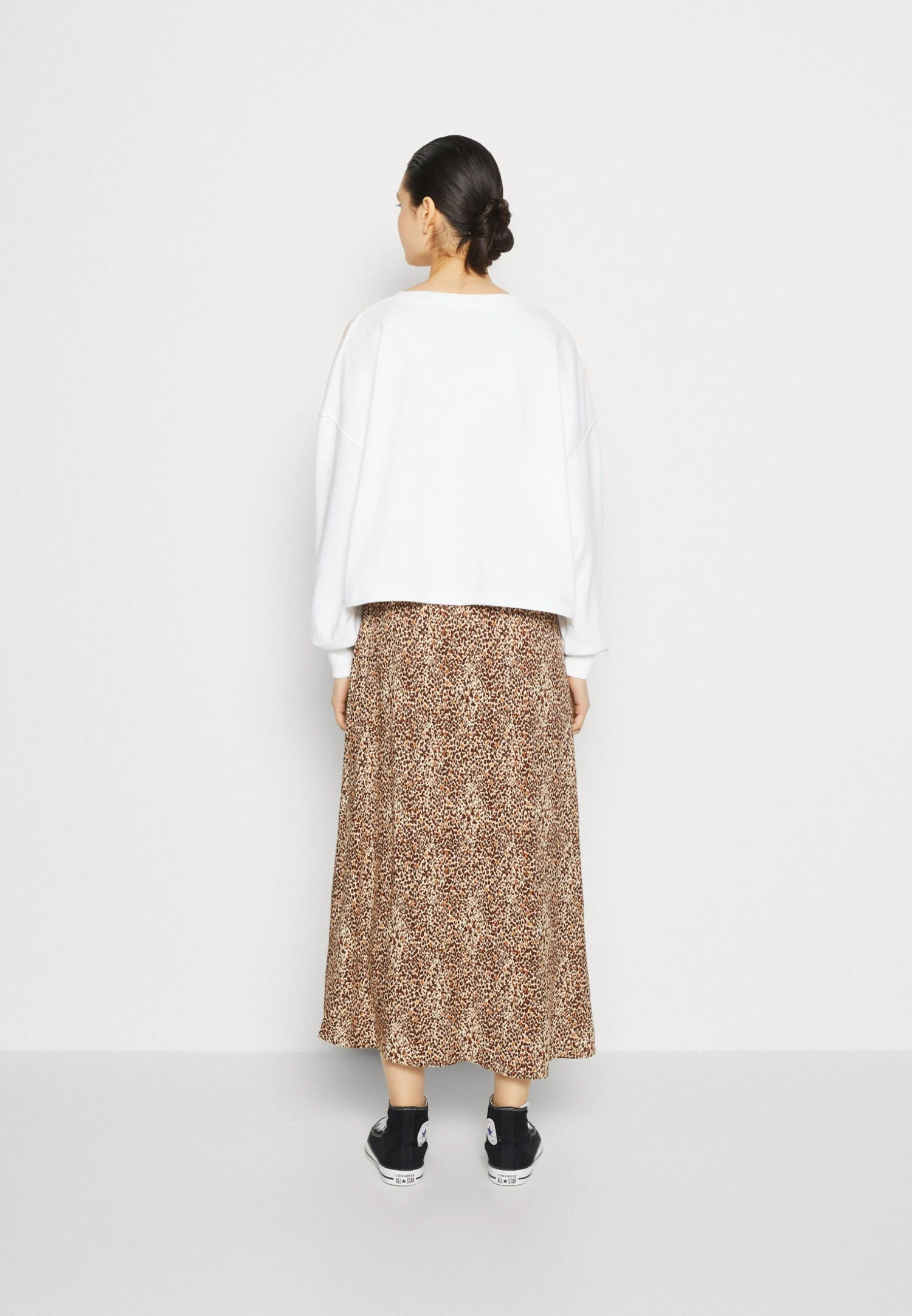 Converse Chuck Taylor Patch French Terry Crew - Sudadera - White 5 Converse Chuck Taylor Patch French Terry Crew - Sudadera - White - Imagen 3